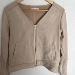 ベージュ ノーカラージャケットのサムネイル
