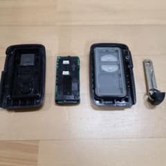 トヨタ　アクア　純正スマートキーのサムネイル
