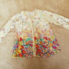 明るい色のお花柄のトップス❤のサムネイル