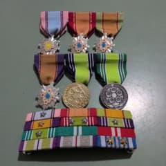 ☆自衛隊 防衛功労章 多色勲章とメダルセット☆写真のケース付き