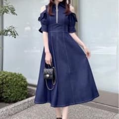 オープンショルダー デニムワンピースのサムネイル