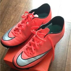 ナイキ フットサルシューズのサムネイル
