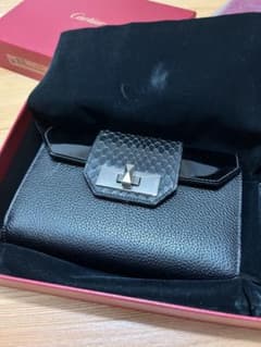 Cartier 三つ折り財布のサムネイル