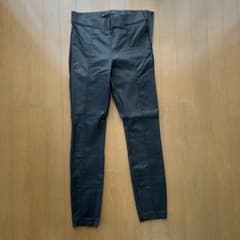 ZARA フェイクレザースキニーパンツのサムネイル
