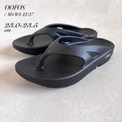 OOFOS オリジナル サンダル ブラック W6 EU 37 ⭐︎訳あり美品 oofos ブラック EU37トングサンダル23.0-23.5 - メルカリ