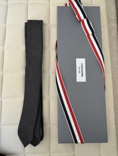 THOM BROWNE ダークグレー ネクタイ 箱付き - メルカリ