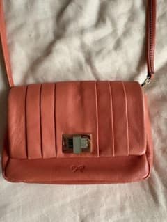 ANYA HINDMARCH アニヤハインドマーチ　バック　ショルダー　ロゴのサムネイル