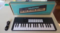 Launchkey Mini 37 MARKⅣ 37鍵midiキーボードのサムネイル
