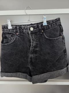 ZARA デニムショートパンツ ブラックのサムネイル