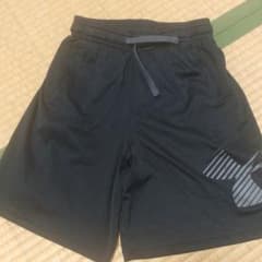 UNDER ARMOUR ハーフパンツのサムネイル