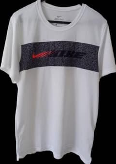 NIKE ナイキ　(今だけ半額！！)のサムネイル