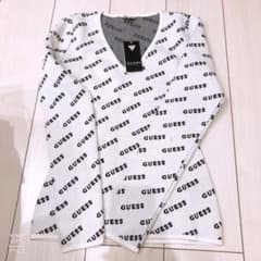 【美品】試着のみ トップス GUESS ニット生地のサムネイル