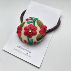 インド刺繍リボンヘアゴム　赤　itokichiヘアゴムのサムネイル