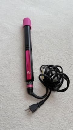ストレートヘアアイロン ブラック・ピンク VSストレートヘアアイロン ブラック・ ピンク - メルカリ