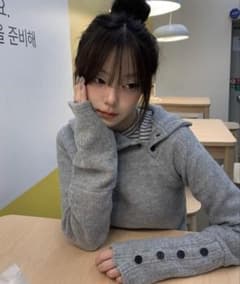 anyonemore グレー フード付き ニットセーターのサムネイル