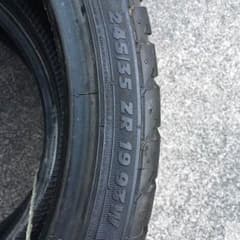 245 35 R19 中古タイヤ二本のサムネイル