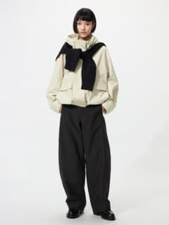 UNIQLO ジャージーバレルレッグパンツ ブラックのサムネイル