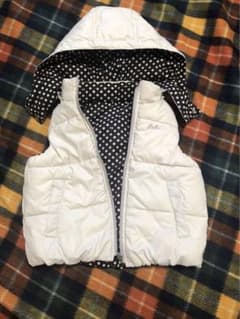 【売却済み】ベベ　リバーシブルダウンベスト　110㎝　キッズ　女の子　男の子のサムネイル