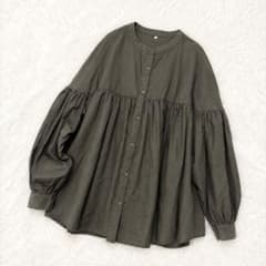 Long-sleeved gathered blouse, khaki, relaxed fit, feminine, casual, elegant, size M