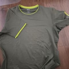 UNIQLO Tシャツ Lサイズ オリーブのサムネイル