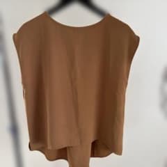 a.v.v ノースリーブ ブラウス キャメル