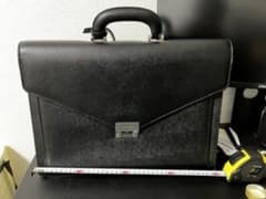 Burberry ビジネスバック　カーブレザーのサムネイル