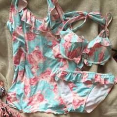 可愛い花柄の水着♡エメフィールのサムネイル