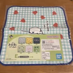 문구와 함께 이치 반 쿠지 꽃과 쵸초 핸드 타올