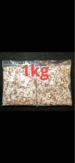 卵の殻、爬虫類のエサ、園芸用素材 1kg 白と茶色の破片、のサムネイル