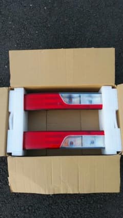 da17w エブリイワゴン　純正テールランプのサムネイル