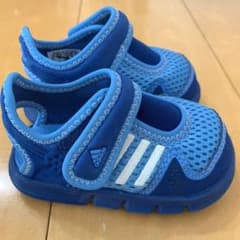 adidas キッズ サンダルのサムネイル