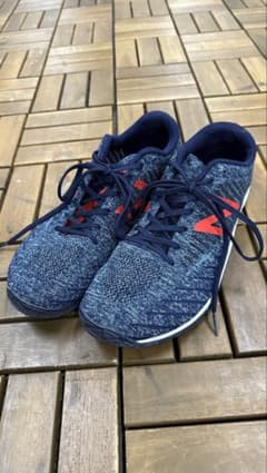 New Balance ランニングシューズ ネイビー/レッド - メルカリ