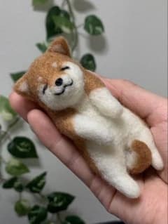 羊毛フェルト ハンドメイド 犬 柴犬 へそ天 にっこりスマイル - メルカリ
