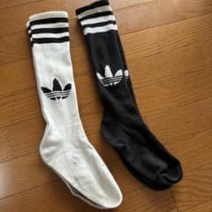 2足セット　adidas アディカラー　ニーソックス 白黒2色のサムネイル