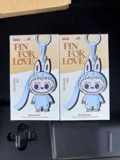 THE MONSTERS Pin for Love イニシャル ２個セットのサムネイル