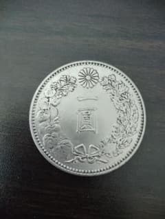 旧一円銀貨 明治11年 菊の紋章 - メルカリ
