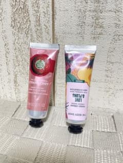 The Body Shop ストロベリー＆プラム ハンドクリーム30ml2本のサムネイル