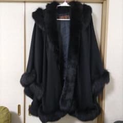 最終価格　BALMAINのカシミヤ毛皮のマント、ポンチョのサムネイル