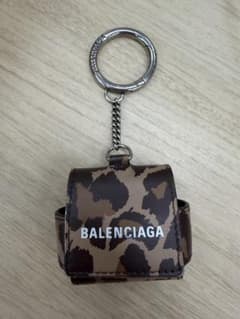 値下げ！BALENCIAGA イヤホンケース レオパード柄 - メルカリ