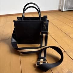 CHARLES & KEITH ブラックショルダーバッグのサムネイル