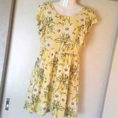 新品タグ付き♡花柄ワンピースのサムネイル
