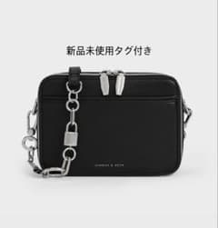 チャールズアンドキース ロック&キーチェーン ハンドルバッグ ノワール