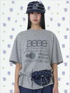 未使用！aeae ロゴプリント Tシャツ グレー　小花柄のサムネイル