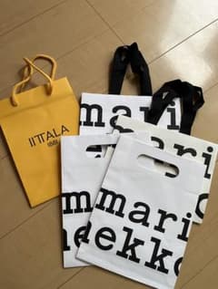 iittala(イッタラ)、marimekko(マリメッコ) ショップ袋のサムネイル