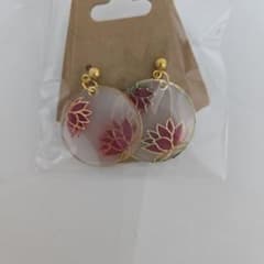蓮の花モチーフ ピアスのサムネイル