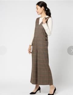 セール！定価12000 ローズバッド　サロペットのサムネイル