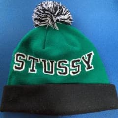 stussyぼんぼんニット帽のサムネイル