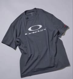 OAKLEY ロゴ Tシャツ 袖赤タグ Y2K archive テック系 M - メルカリ