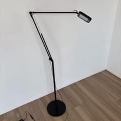 無印良品　アームライト・正方形(MJ-ALS1)＋アームライト用フロアスタンド Amazon | 無印良品 アームライト 正方形 黒 幅12×奥行57×高さ