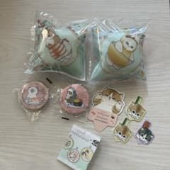 mofusand✖️くら寿司 缶バッジ&クッションチャーム☆のサムネイル
